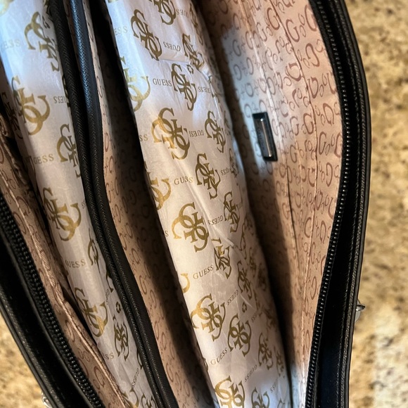 GUESS BAG AND MATCHING WALLET - Picture 4 of 9